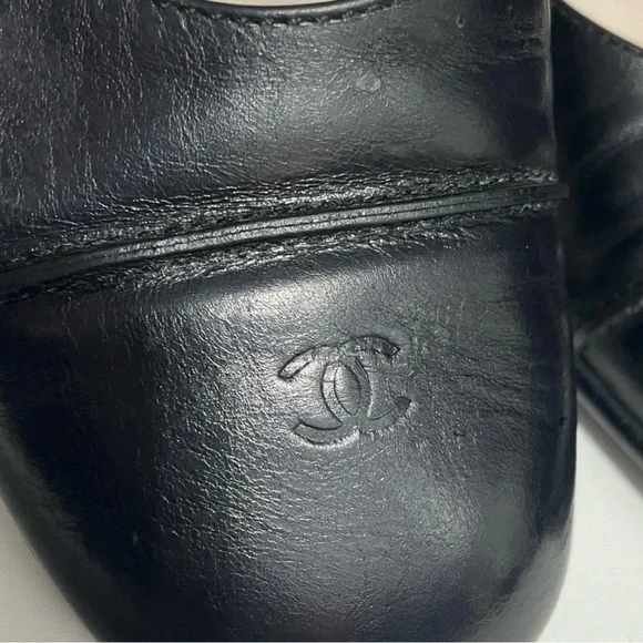 Authentic Chanel -Black Flats - Leather - Classic - Picture 2 of 13